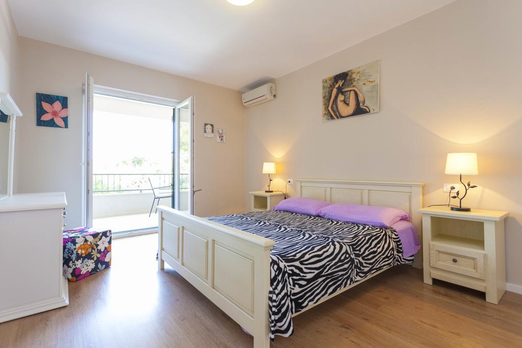 Meri Apartments - Puharic Makarska Rum bild
